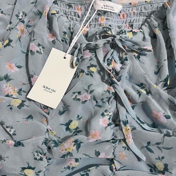 ✨20% Off Sale✨NWT Active USA - Light Blue Ruched Floral Crop Top - Picture 2 of 6
